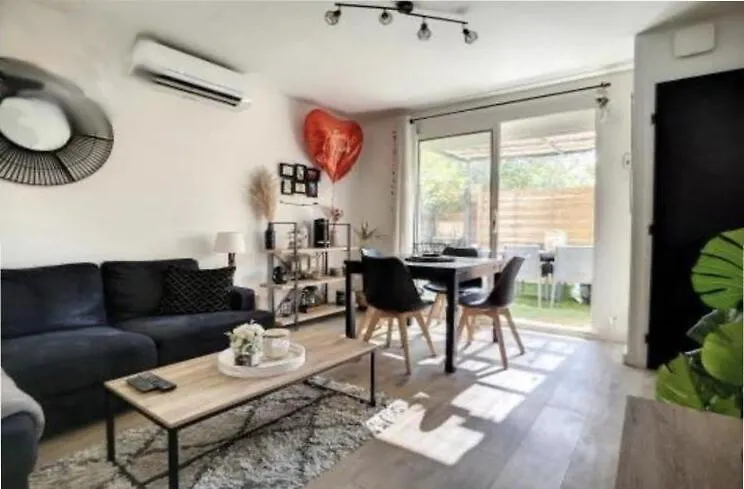 Joli Appartement Climatise Avec Exterieur Rognac